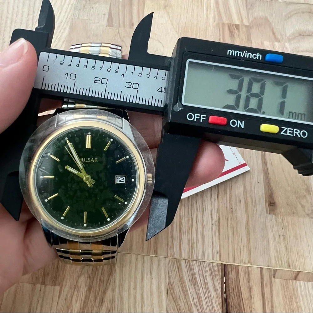 Pulsar mens black dial two toned dress watch NEW BATTERY